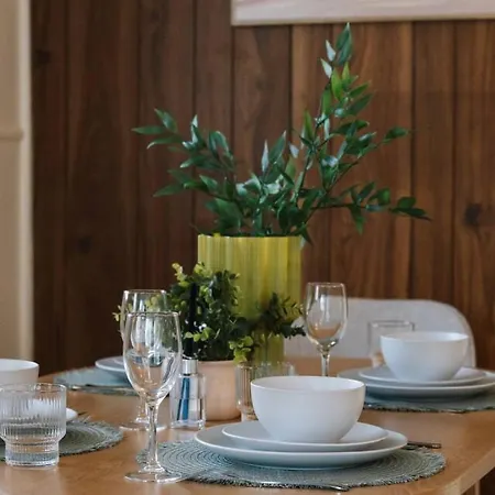 Holiday home Budget Friendly For 7 Two Minutes Walk To Train Brisbane