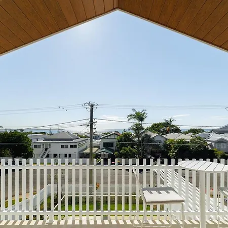 Nordica Luxury Bayside Retreat Wynnum Sleeps 10