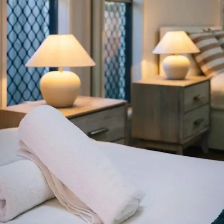 Pet Friendly &amazing Location 4 Bedroom House Holiday home Brisbane