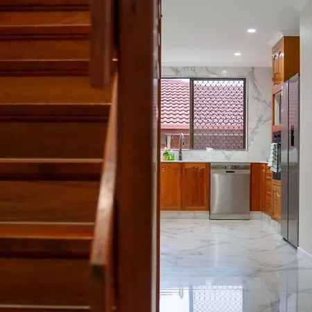 Value Family Friendly Near Shops And Dining Holiday home *