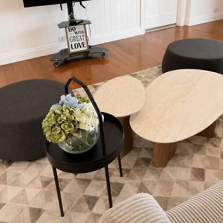 6 Beds Stylish Home In Coorparoo, 10 Mins To Cbd Holiday home