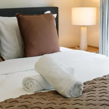 Affordable 4 Bedroom 2 Bathroom Family With Air Conditioning Holiday home Brisbane