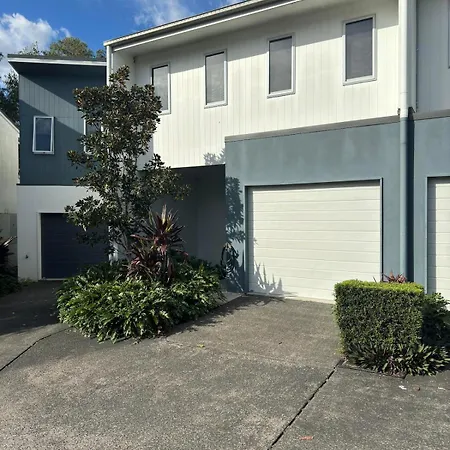 Spacious 3 Bedroom Townhouse In Prime Location! Holiday home Brisbane