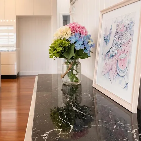 Holiday home 6 Beds Stylish Home In Coorparoo, 10 Mins To Cbd *