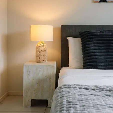 Holiday home Affordable 4 Bedroom 2 Bathroom Family With Air Conditioning *