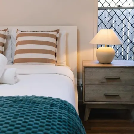 Pet Friendly &amazing Location 4 Bedroom House Brisbane