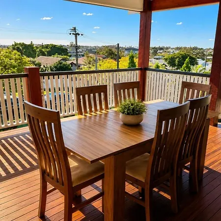 6 Beds Stylish Home In Coorparoo, 10 Mins To Cbd Holiday home Brisbane