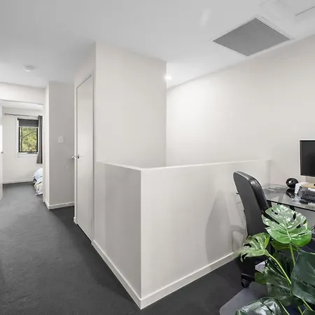 Spacious 3 Bedroom Townhouse In Prime Location! * Brisbane
