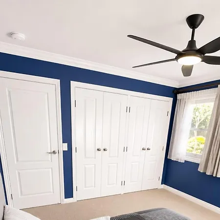 Holiday home 6 Beds Stylish Home In Coorparoo, 10 Mins To Cbd *