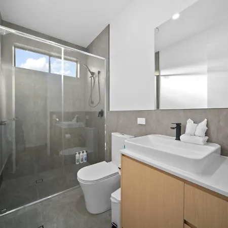 Comfortable 4 Bedroom Family With 3 Bathrooms And Air Conditioning Brisbane