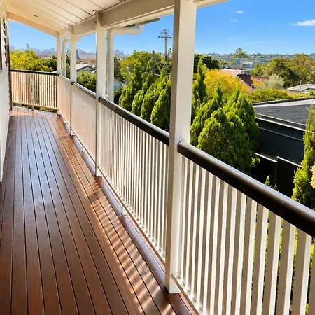 6 Beds Stylish Home In Coorparoo, 10 Mins To Cbd Holiday home *
