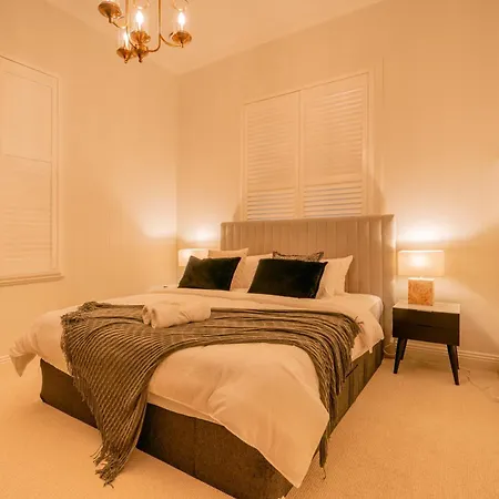 Lux St Rooftop Holiday home