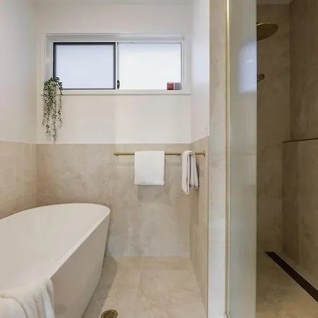 Nordica Luxury Bayside Retreat Wynnum Sleeps 10 * Brisbane