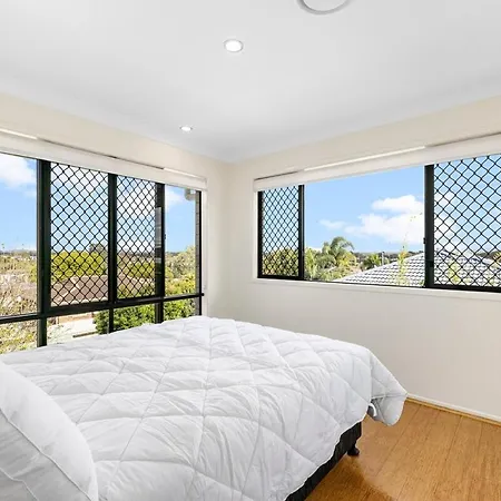 Bayside Mansion Sleeps 14 Pool Sauna Kids