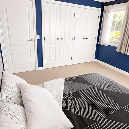 6 Beds Stylish Home In Coorparoo, 10 Mins To Cbd Holiday home *
