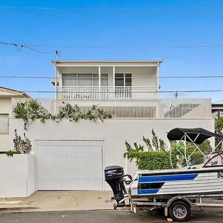 Luxury Grecian With Magnesium Pool And Bbq * Brisbane