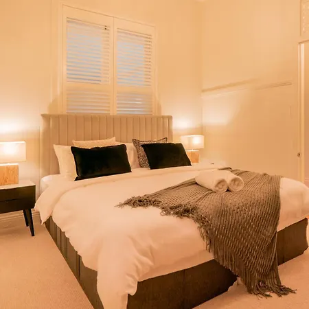 Lux St Rooftop Holiday home
