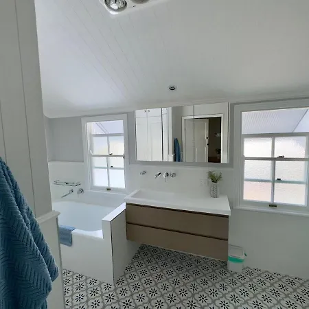 Bay Breeze Manor Grand 5br Queenslander Haven Holiday home *