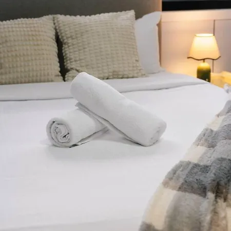 Brand New Modern Comfort Study And Gym * Brisbane