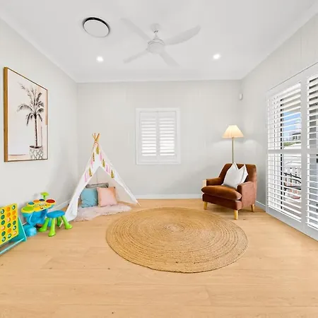 Luxury Grecian With Magnesium Pool And Bbq * Brisbane