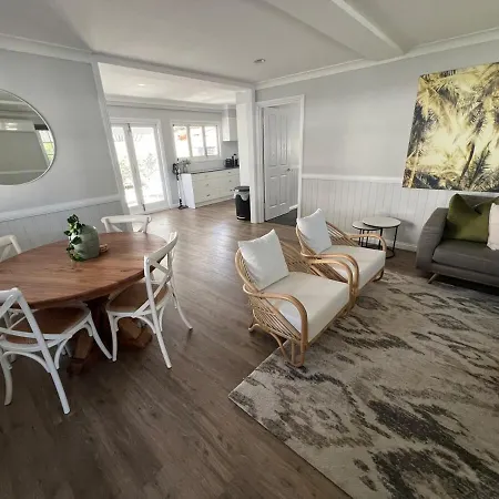 Bay Breeze Manor Grand 5br Queenslander Haven