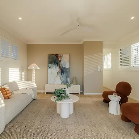 Nordica Luxury Bayside Retreat Wynnum Sleeps 10 Holiday home *