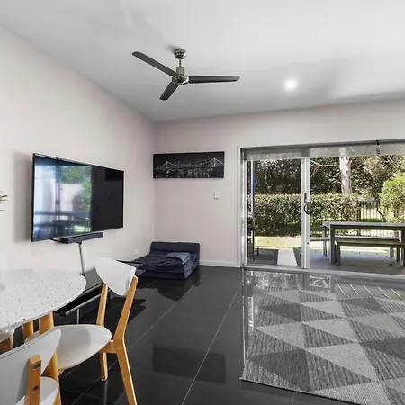 Spacious 3 Bedroom Townhouse In Prime Location! Holiday home *