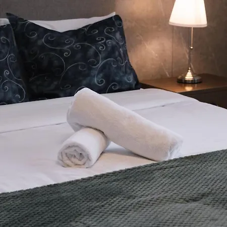 Holiday home Brand New Modern Comfort Study And Gym *