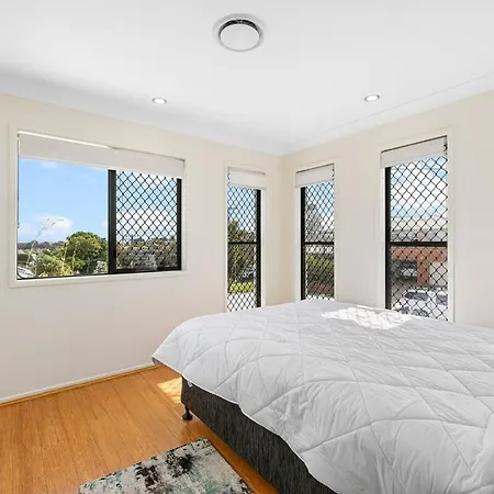 Holiday home Bayside Mansion Sleeps 14 Pool Sauna Kids