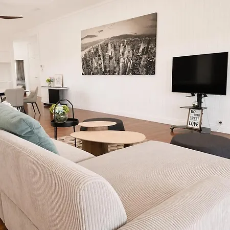 6 Beds Stylish Home In Coorparoo, 10 Mins To Cbd *