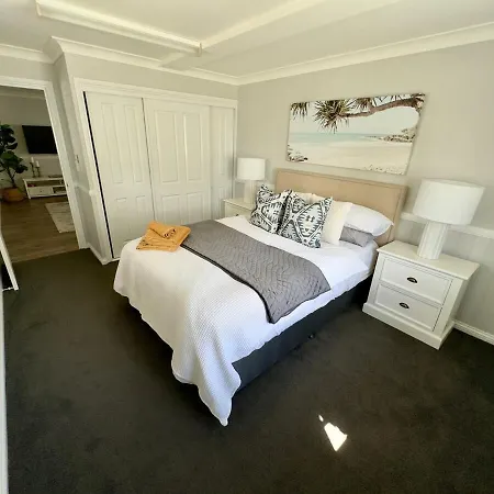 Bay Breeze Manor Grand 5br Queenslander Haven