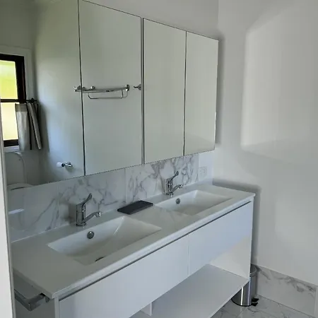 6 Beds Stylish Home In Coorparoo, 10 Mins To Cbd Brisbane