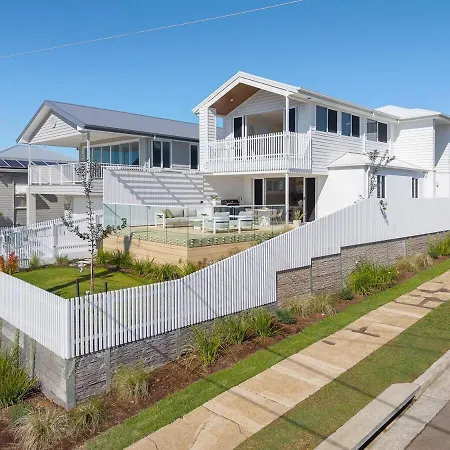 Holiday home Nordica Luxury Bayside Retreat Wynnum Sleeps 10 Brisbane