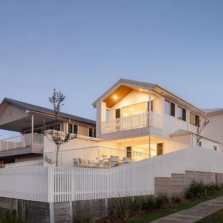 Holiday home Nordica Luxury Bayside Retreat Wynnum Sleeps 10 Brisbane