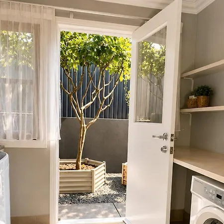 6 Beds Stylish Home In Coorparoo, 10 Mins To Cbd Holiday home Brisbane