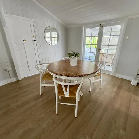 Holiday home Bay Breeze Manor Grand 5br Queenslander Haven *