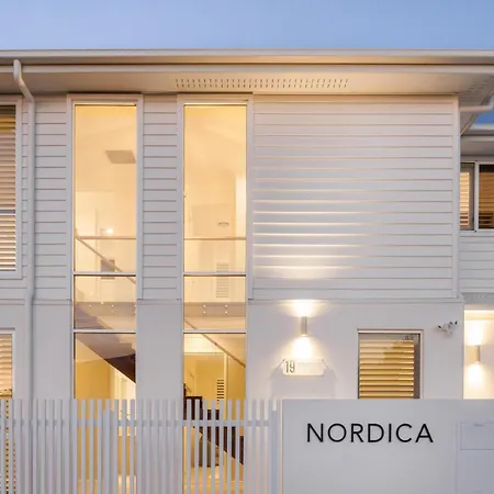 Nordica Luxury Bayside Retreat Wynnum Sleeps 10 Holiday home