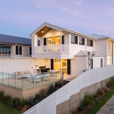 Nordica Luxury Bayside Retreat Wynnum Sleeps 10 Holiday home Brisbane