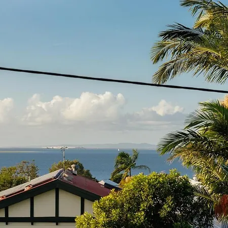 Nordica Luxury Bayside Retreat Wynnum Sleeps 10 Holiday home