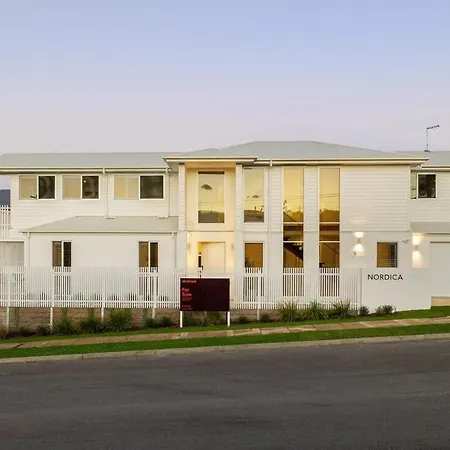 Nordica Luxury Bayside Retreat Wynnum Sleeps 10 *