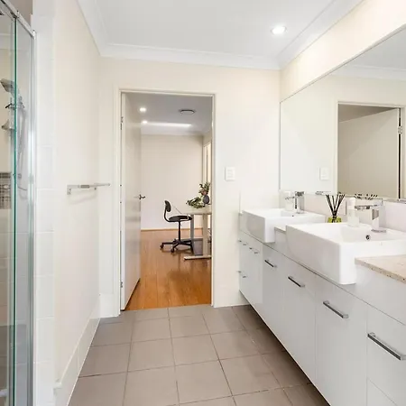 Holiday home Bayside Mansion Sleeps 14 Pool Sauna Kids