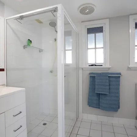 Bay Breeze Manor Grand 5br Queenslander Haven