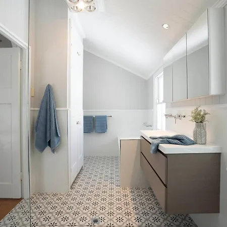 Holiday home Bay Breeze Manor Grand 5br Queenslander Haven *