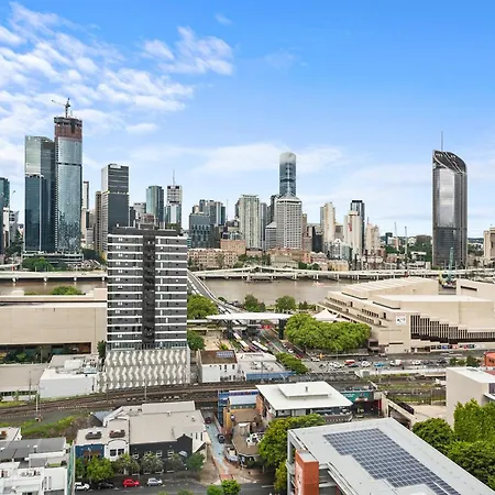 Apartment Sunny, & Modern With Breathtaking Views! Brisbane