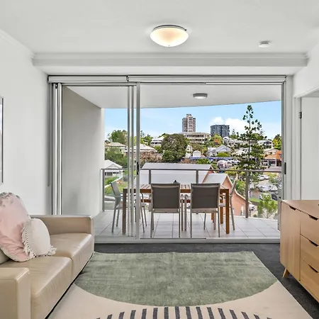 Apartment South Bank With Pool, Hot Tub & Parking *