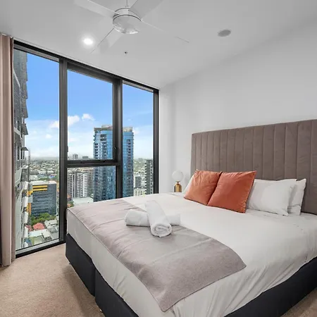 Apartment Stunning River & Mountain Views With 2br, Pool & Gym Brisbane