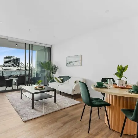 Walk To The Gabba With Rooftop Pool & Secure Carpark With Beautiful Views * Brisbane