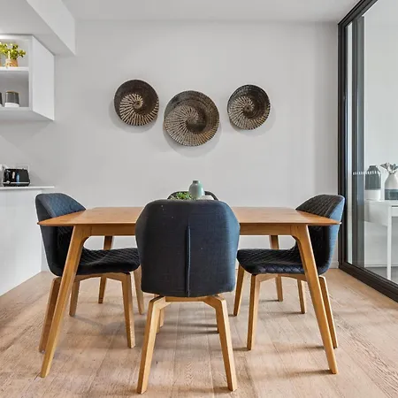 Views & Amazing Location! Free Parking & Wifi *