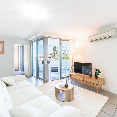 Apartment Spacious Riverside 2br Cbd Parking Pool & Gym