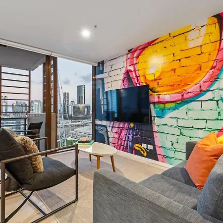 Urban Escape: Great Location W/ Cityscape Apartment
